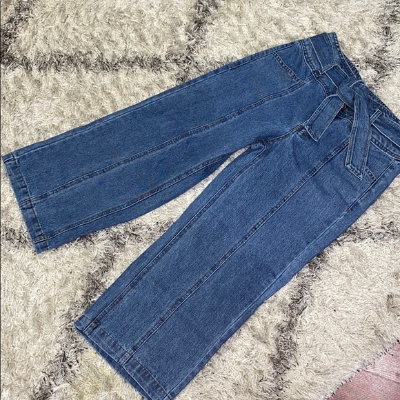 The Front Seam Detail Crop Jeans